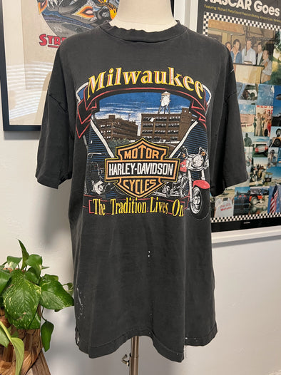 Vintage 1998 Grungy Milwaukee Harley Tee