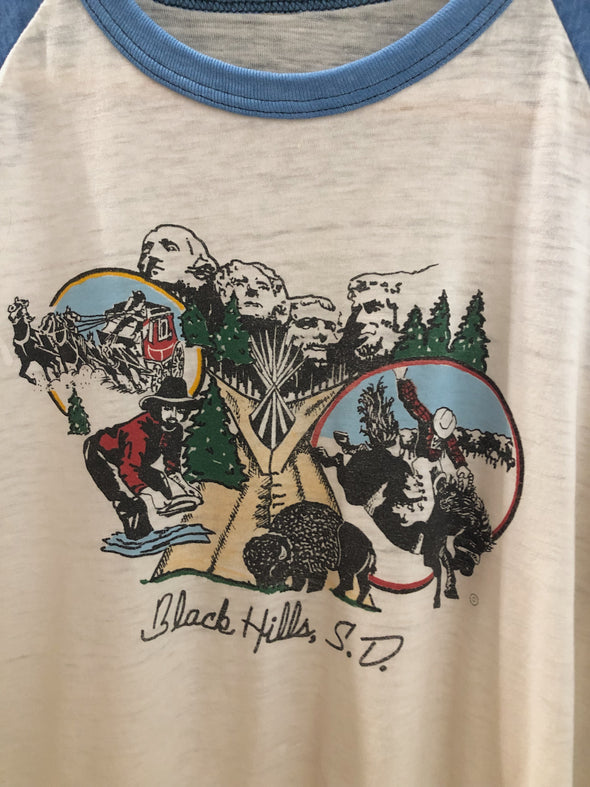 Vintage 1980s Black Hills SD Thin Grungy Raglan