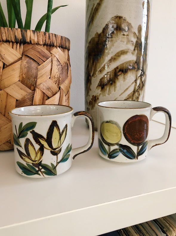 Vintage 70s Retro Flower Mug Set