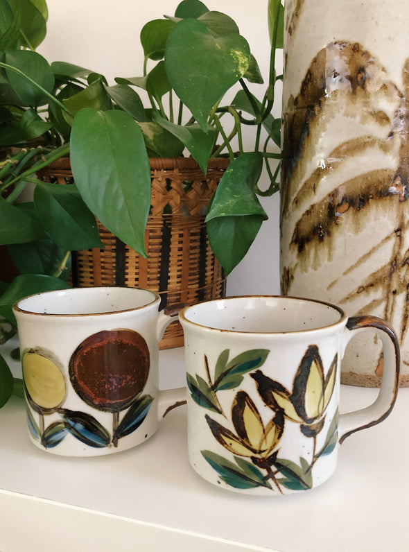 Vintage 70s Retro Flower Mug Set