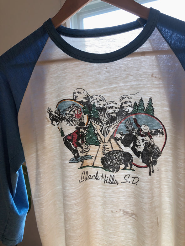 Vintage 1980s Black Hills SD Thin Grungy Raglan